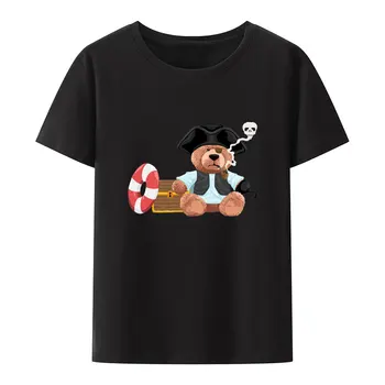 Забавен cartoony мечка в костюм на пират с ковчеже със съкровища и въже, памучен тениска, творчески популярните модни хипстерские стръмни върхове